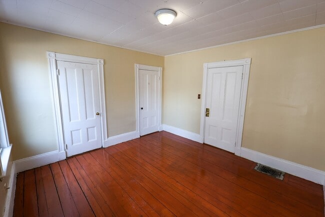 Building Photo - 33 Clarkson St