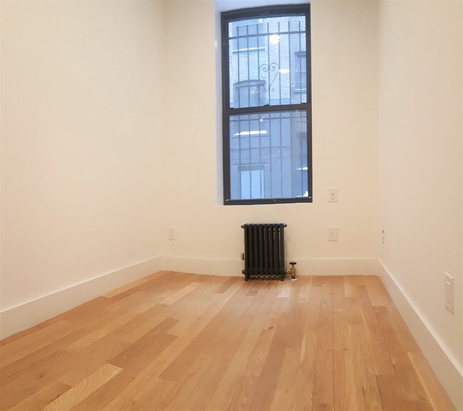 Building Photo - 298 10th St