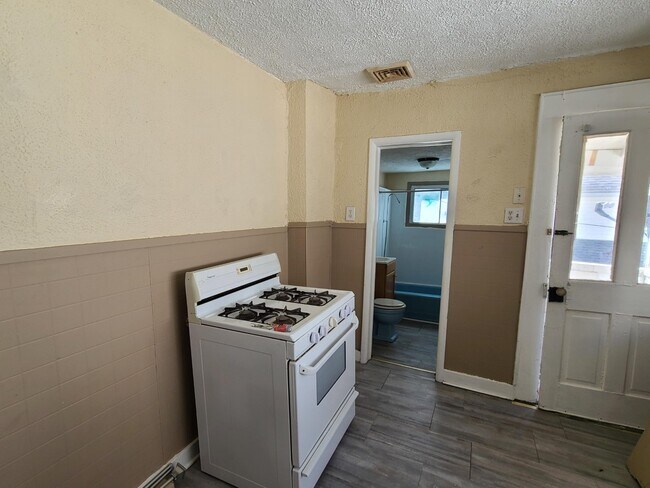 kitchen to bath - 1007 Washburn St