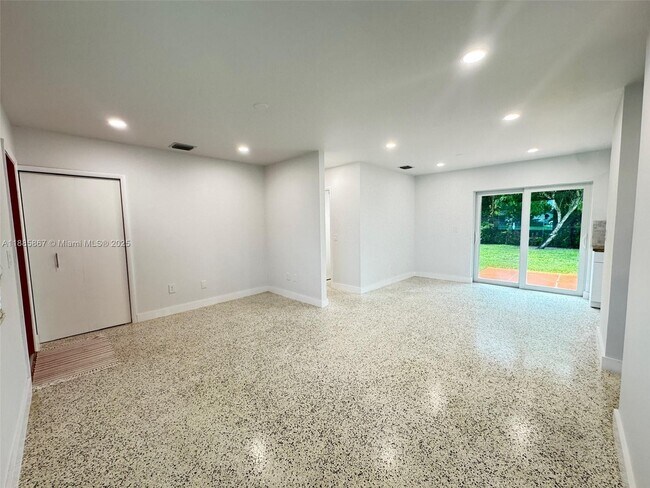 Foto del edificio - 10760 SW 66th Dr