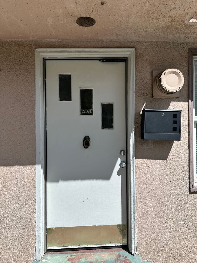 Foto del edificio - Hard find 1 bdrm, 1 bath Bungalow charmer ...