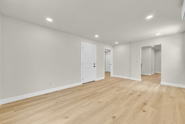Building Photo - Spacious Remodeled 3 Bed, 2 Bath Home in Prime Downtown Fullerton – 2 Parking Spaces!
