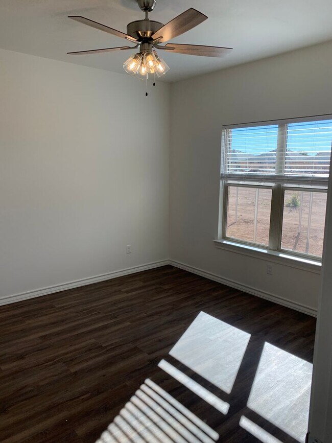 Building Photo - 5523 Kemper St