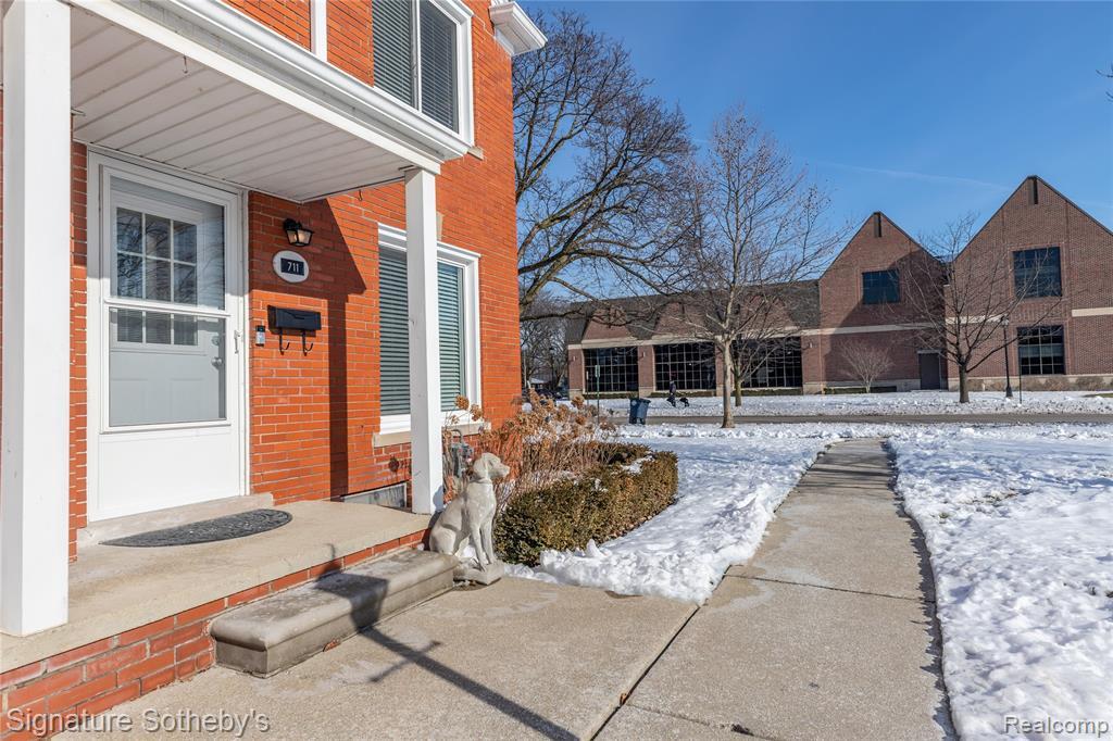 Primary Photo - 711 St Clair Ave
