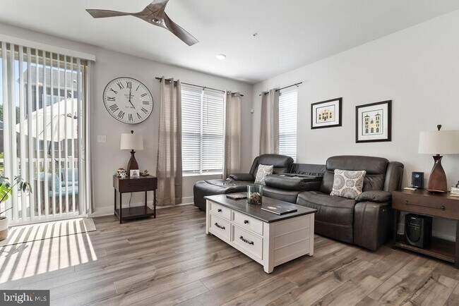 Foto del edificio - 6882 Barrowfield Pl