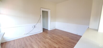 Building Photo - 404 S Webster Ave