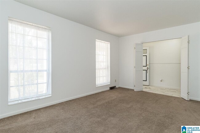 Building Photo - 2228 Lakeside Dr