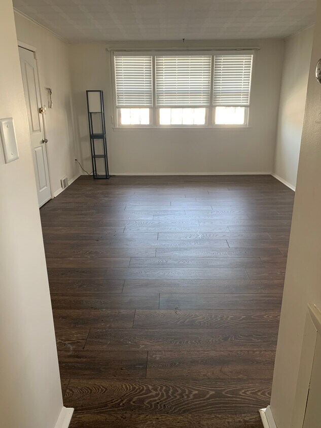 Foto principal - 216 W Magnolia Ave