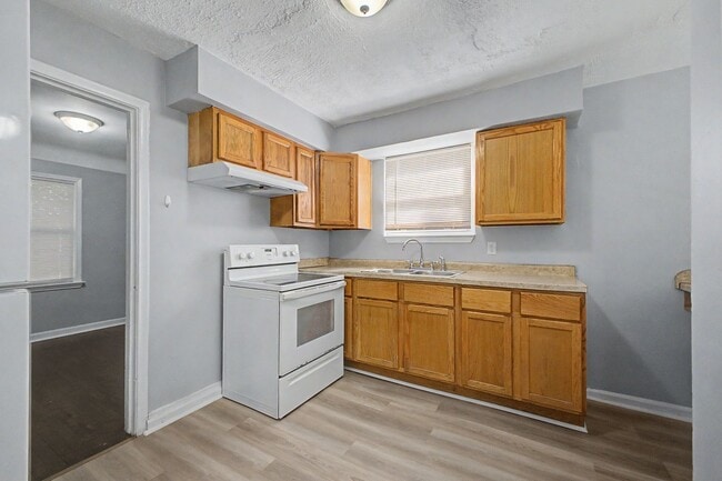 Building Photo - 15712 Vaughan St