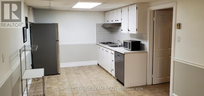 Building Photo - 2064 River Rd