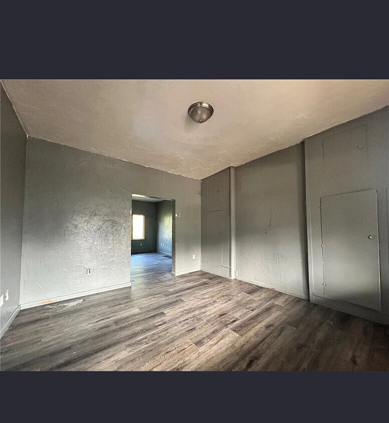 Primary Photo - 2405 Harrison St