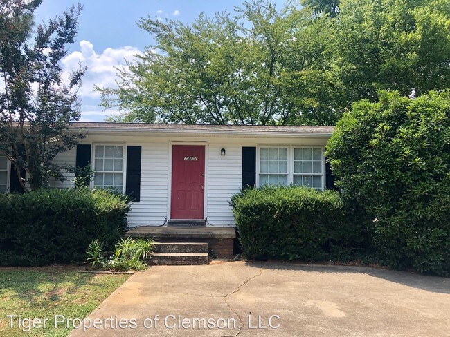 Building Photo - 3 br, 2 bath Room For Rent - 748 Berkeley Dr