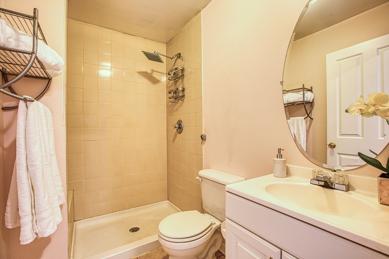 Primary Photo - 17326 Germantown Rd