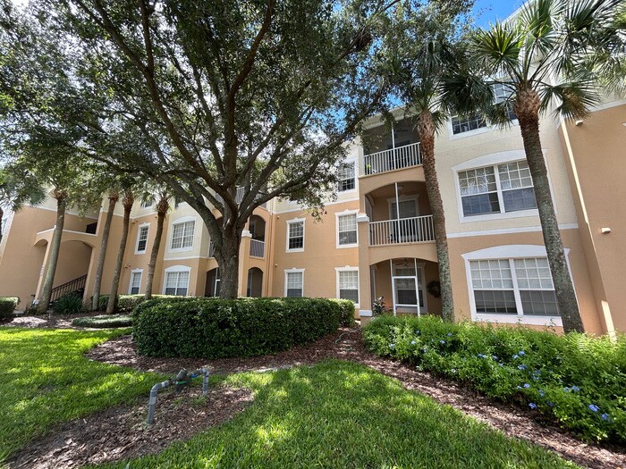 Foto principal - Spacious 2/2 Condo in Gated Orlando Commun...