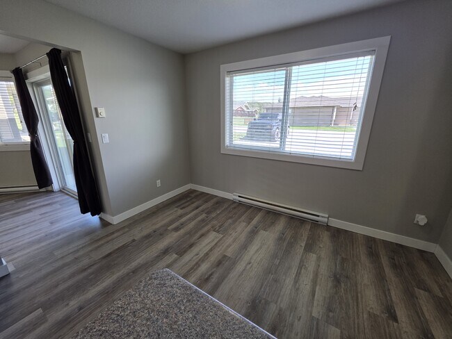 Photo du bâtiment - 9707-9799 99 Ave