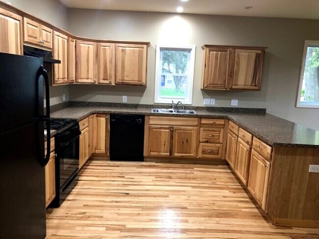Building Photo - 3 Bdrm/2 Bath Colonial in Trevor