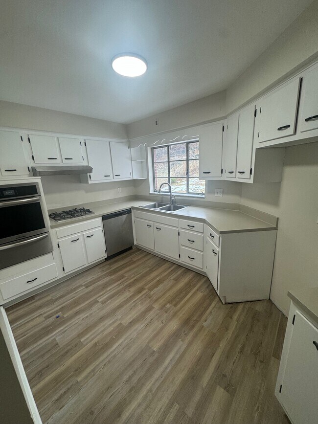 Foto del edificio - 545 Stokes Ave