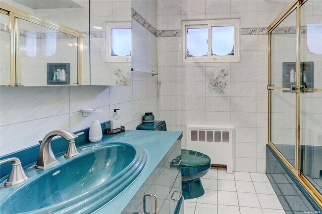 Foto del edificio - 38 Little East Neck Rd S