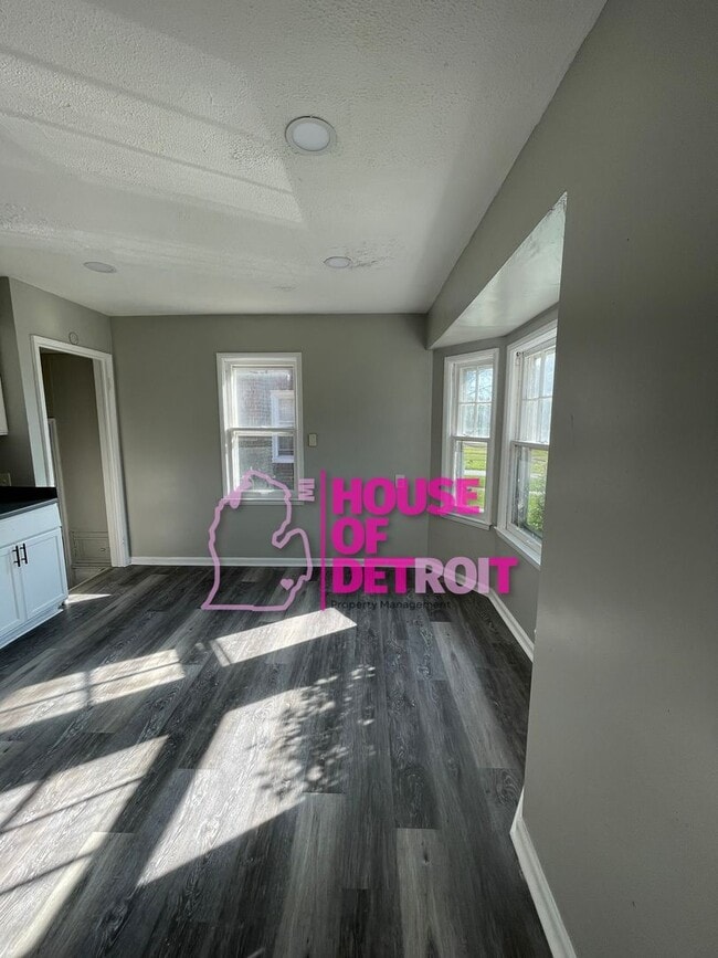 Building Photo - 3 BEDROOM | 1 BATH | FREE PRE SCREEN