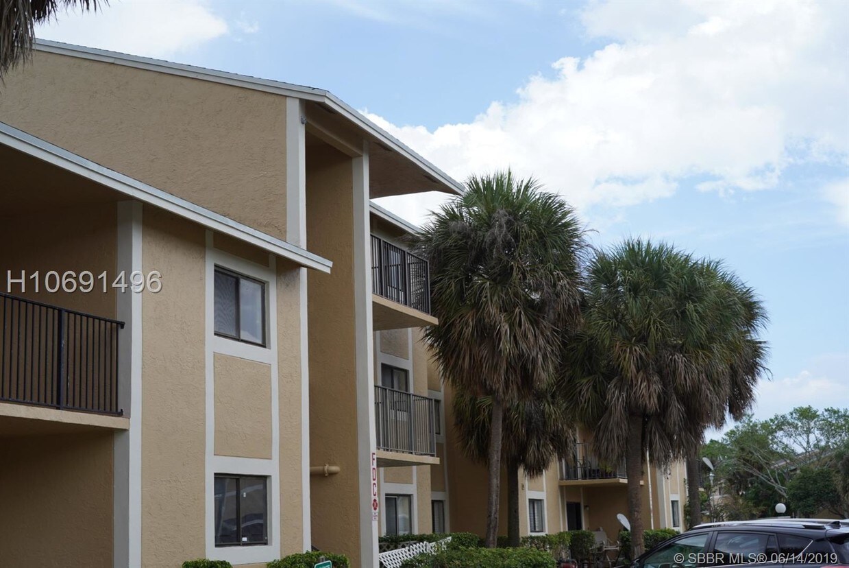 9491 Palm Cir S Unit 202, Pembroke Pines, FL 33025 Condo for Rent in