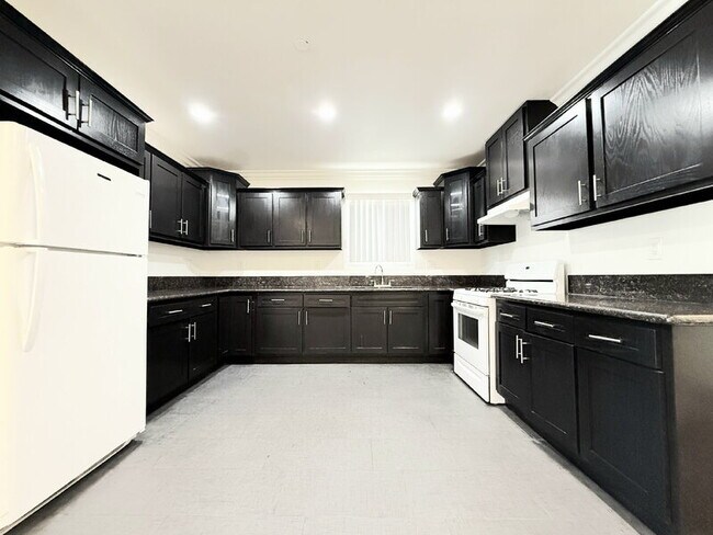 Foto del edificio - 114 W 50th St