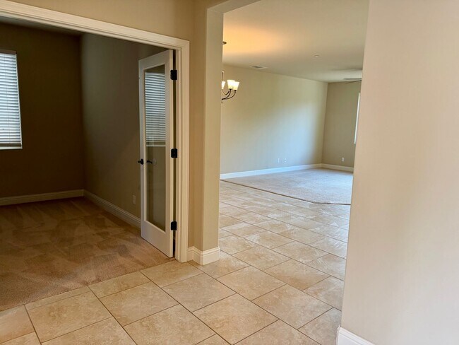 Building Photo - Beautifully Updated 3 Bedroom, 2 Bath Home...