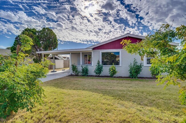 Foto del edificio - Charming 3 bedroom home in  prime Mesa loc...
