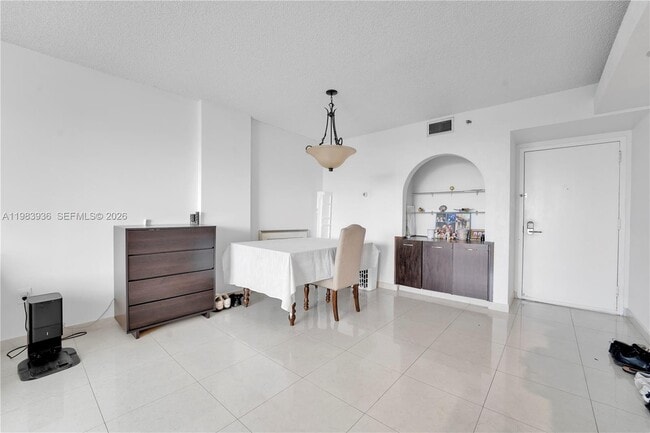 Foto del edificio - 919 Hillcrest Dr