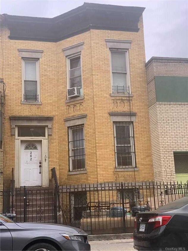 Foto principal - 262 Troy Ave