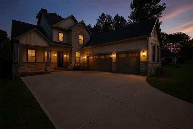Building Photo - 5676 Meadow View Dr