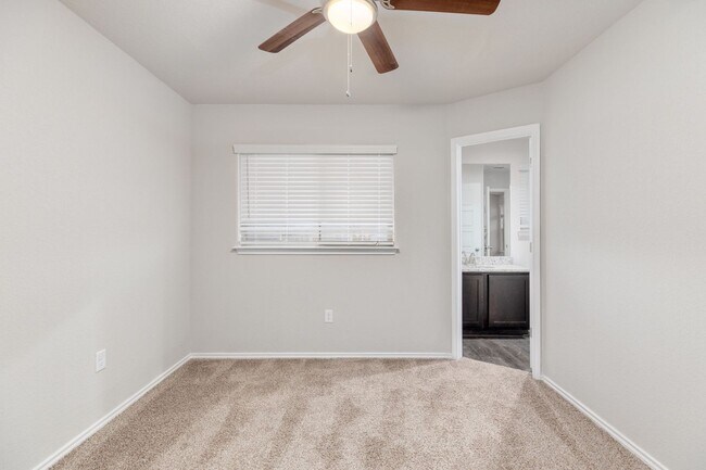 Building Photo - 105/107 Highland View