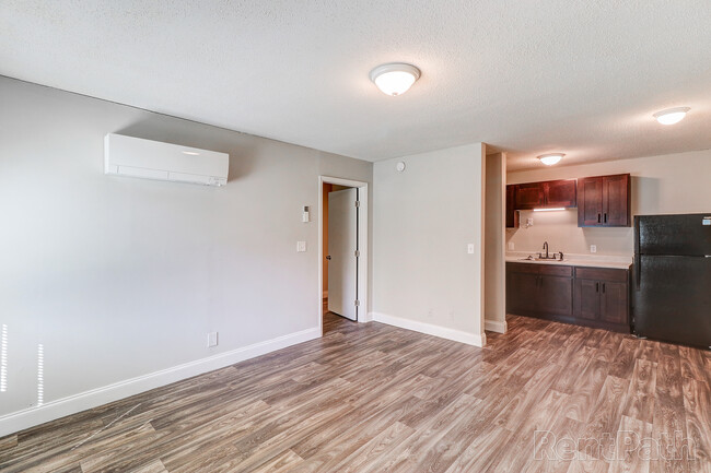 Upgraded One Bedroom - Madison on Mercer