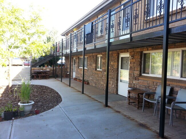 Building Photo - 979 Upham Ct