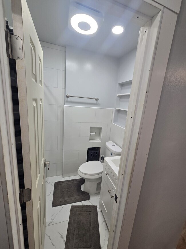 Foto del edificio - 658 E 86th St