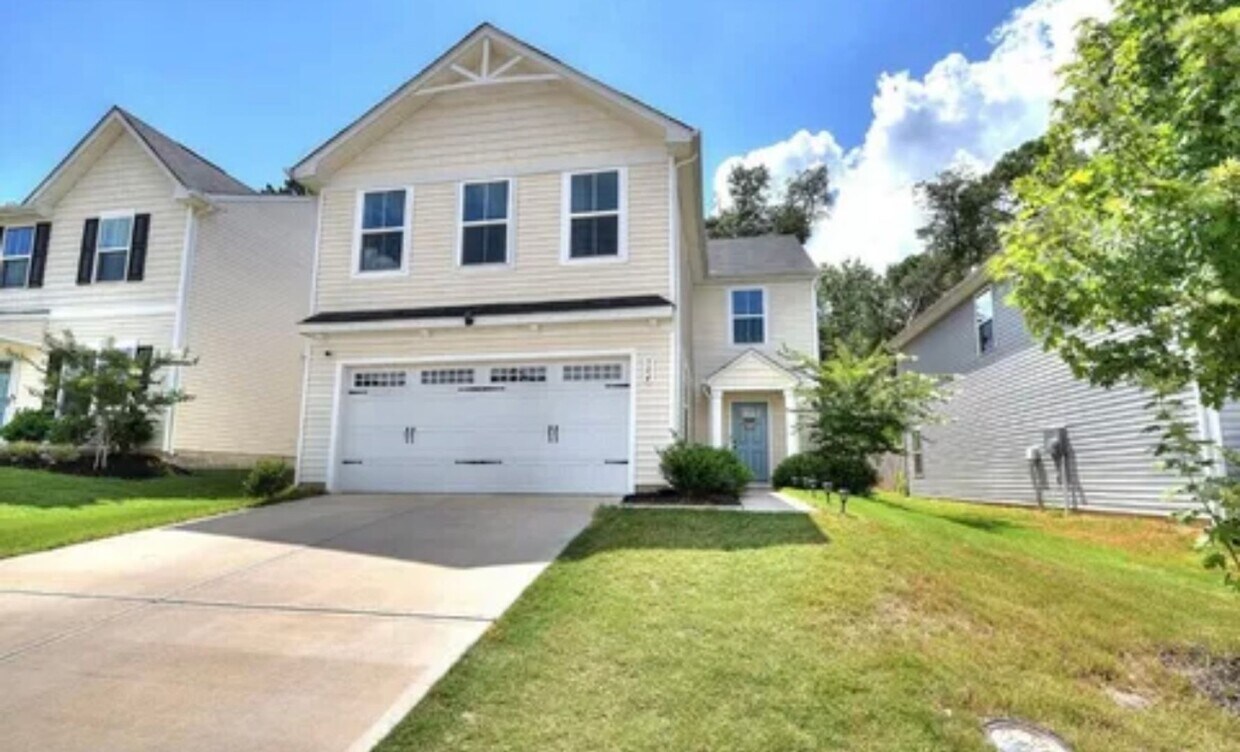 Foto principal - Spacious 4/2.5 Move In Ready Now