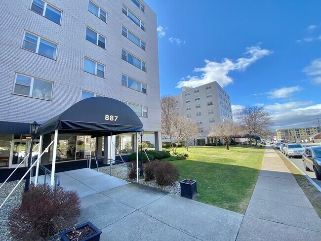Building Photo - 887 Farmington Ave