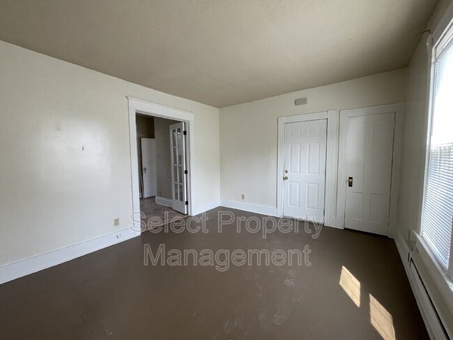 Foto del edificio - 1132 Rivermet Ave