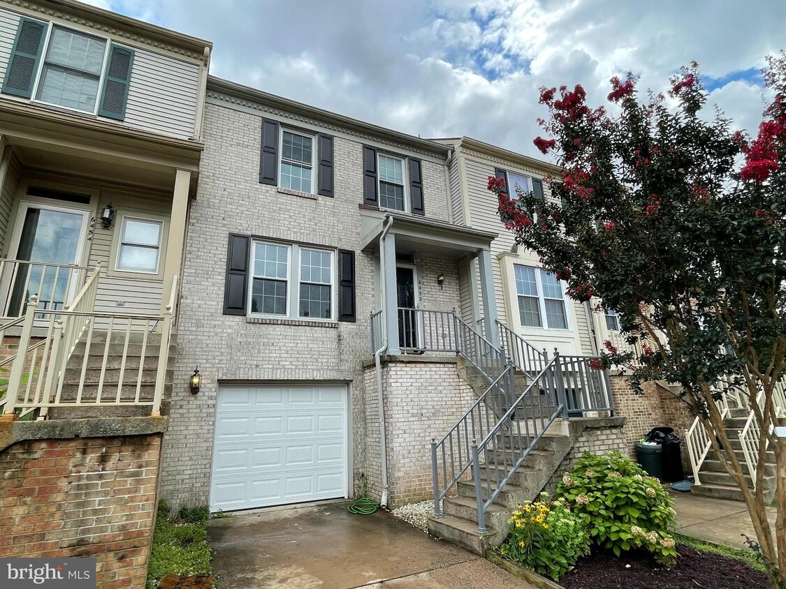 Primary Photo - 6452 Selby Ct