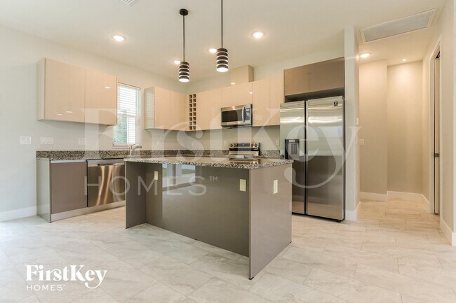 Foto del edificio - 4391 Cuthbert Ave