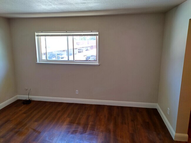 Foto del edificio - 4207 Brookfield Dr