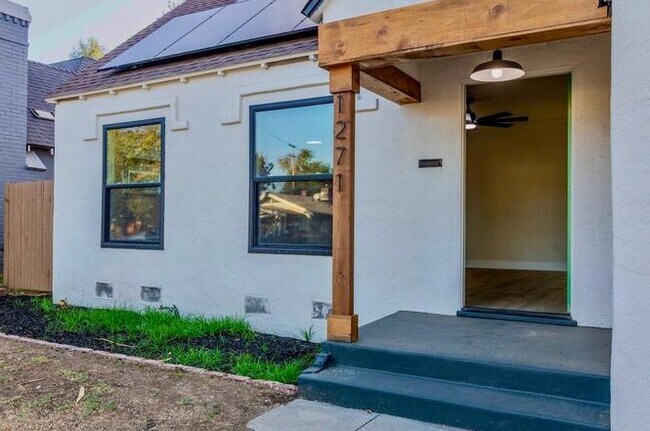 Foto del edificio - 1271 N Roosevelt Ave