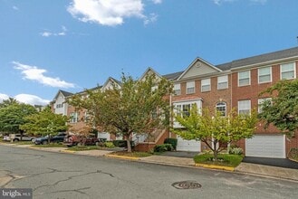 Building Photo - 2504 Woodrow Wilson Dr