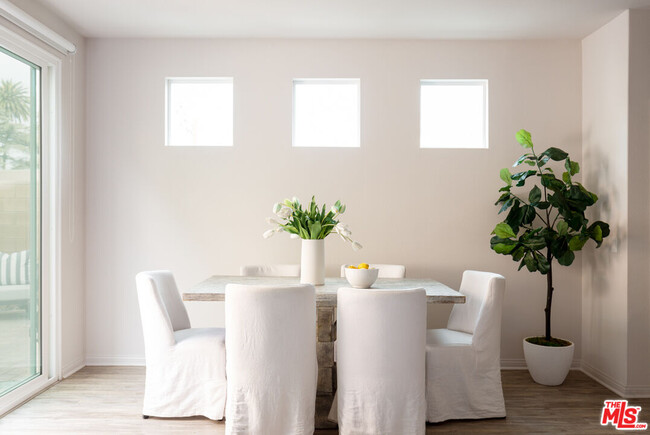 Foto del edificio - 14701 W Rose Ln