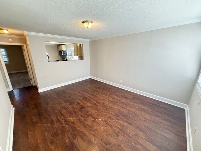 Foto del edificio - 2Bed/1Ba Duplex close to Downtown Concord Fully Renovated with Laundry Room on Site