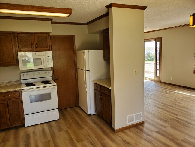 looking from the kitchen to the front door - 1111 Country Club Ln