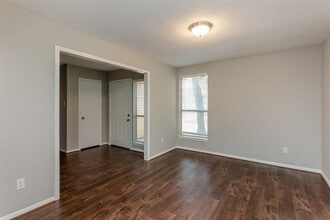 Building Photo - 2715 Colony Dr