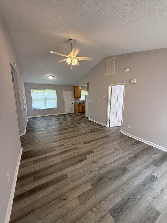 Foto del edificio - 817 N Avon St