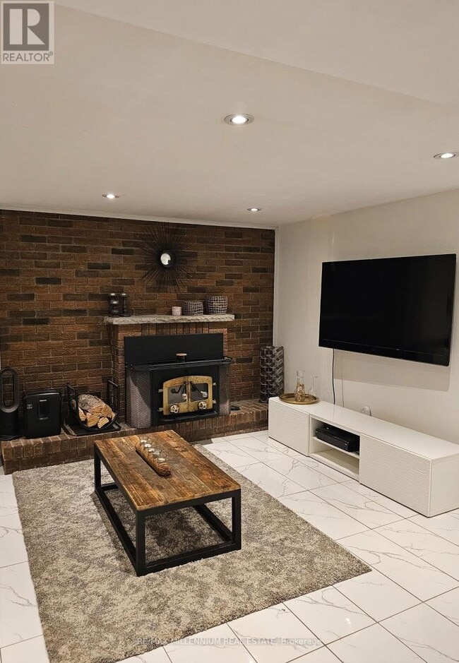 Building Photo - 65 Vange Crescent