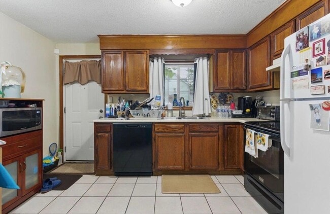 Building Photo - 84 Cherrelyn St