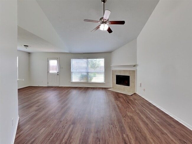 Building Photo - 2114 English Green Way